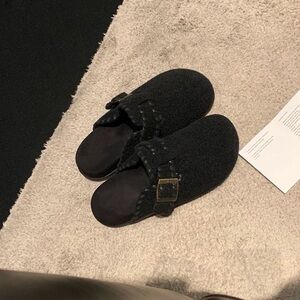 Black Fuzzy Slip-On Slippers